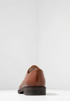 Selected Homme SLHLOUIS DERBY SHOE - Derbies & Richelieus - Cognac -Selected Homme Soldes Boutique 02e3d2d75cda41978f8fabc754a0438f