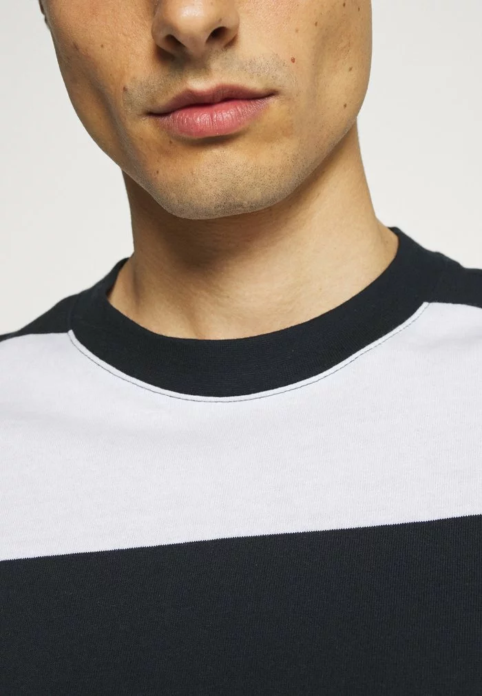 Selected Homme SLHLOOSEBOLD - T-shirt Imprimé - Sky Captain/bright White 6 Selected Homme SLHLOOSEBOLD - T-shirt Imprimé - Sky Captain/bright White – Image 6