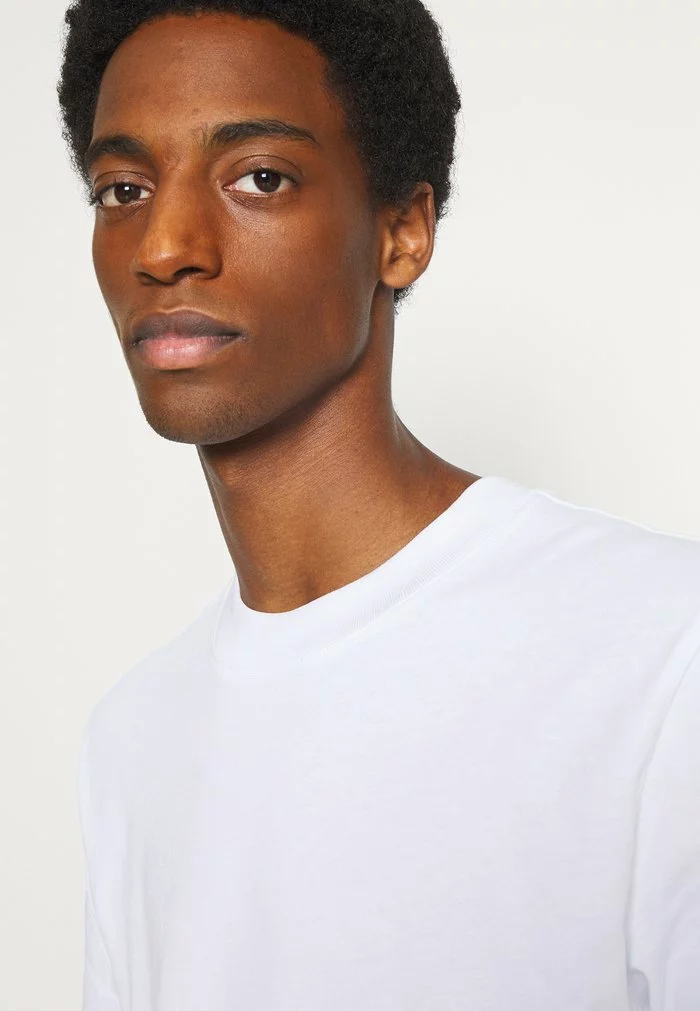 Selected Homme SLHRELAXCOLMAN O NECK - T-shirt Basique - Bright White 7 Selected Homme SLHRELAXCOLMAN O NECK - T-shirt Basique - Bright White – Image 7