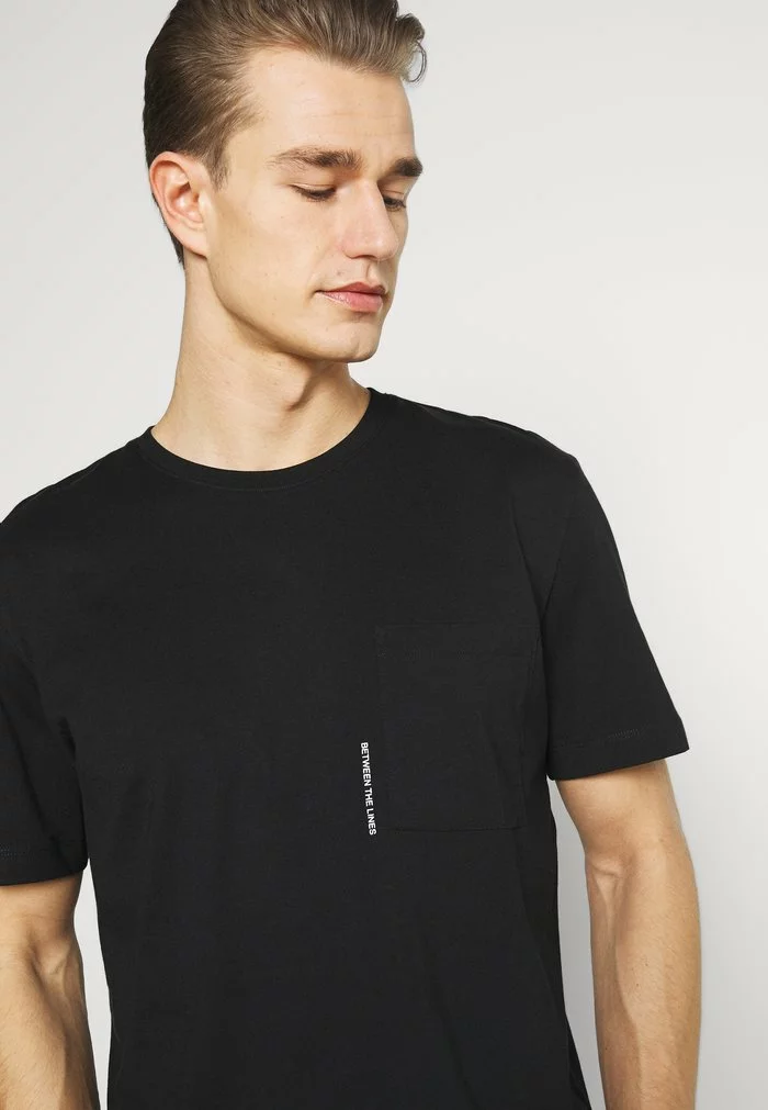 Selected Homme SLHRELAXFREDDIE POCKET ONECK - T-shirt Imprimé - Black 4 Selected Homme SLHRELAXFREDDIE POCKET ONECK - T-shirt Imprimé - Black – Image 4