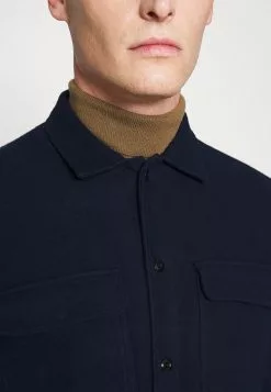 Selected Homme SLHLOOSEKODY SOLID - Chemise - Navy Blazer 9 Selected Homme SLHLOOSEKODY SOLID - Chemise - Navy Blazer -Selected Homme Soldes Boutique 11fe93b88bf94e4a9d472406ed83a5f5