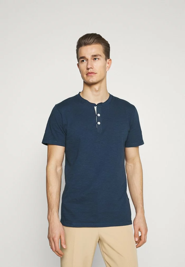 Selected Homme SLHDUKE SPLIT NECK TEE - T-shirt Basique - Insignia Blue 1 Selected Homme SLHDUKE SPLIT NECK TEE - T-shirt Basique - Insignia Blue