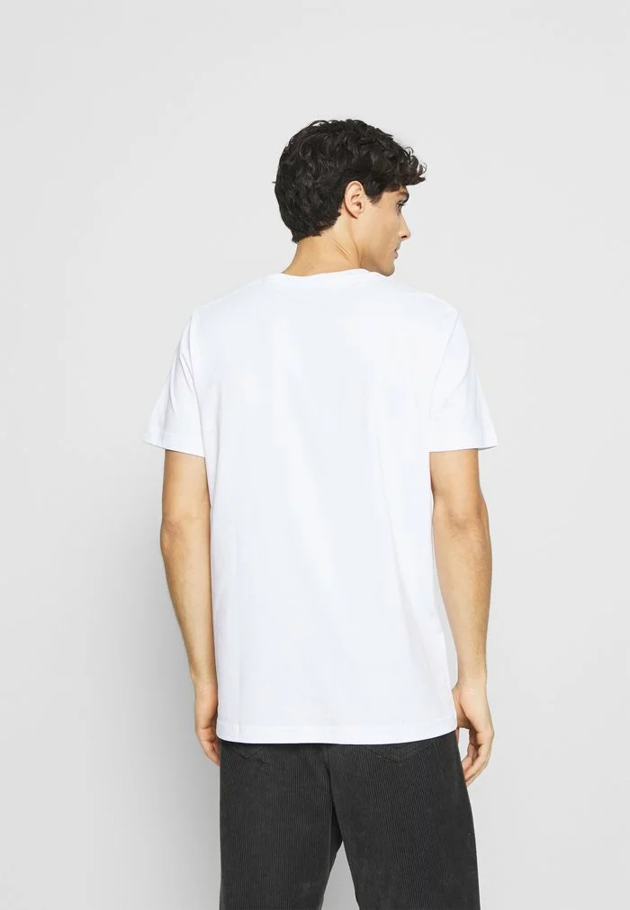 Selected Homme SLHNORMAN SS O-NECK S NOOS - T-shirt Basique - Bright White 3 Selected Homme SLHNORMAN SS O-NECK S NOOS - T-shirt Basique - Bright White – Image 3