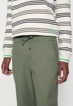 Selected Homme SLIMTAPERED NEWTON - Pantalon Classique - Olivine -Selected Homme Soldes Boutique 1a808cb0984541aaa83c6cfe267a114d