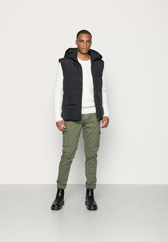 Selected Homme SLHRABI CABLE CREW NECK - Pullover - Jet Stream 2 Selected Homme SLHRABI CABLE CREW NECK - Pullover - Jet Stream – Image 2