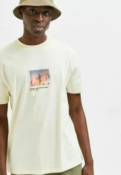 Selected Homme SLHRELAXDENTON - T-shirt Imprimé - Lemon Icing -Selected Homme Soldes Boutique 2632523eac1b4d2a85280806f7105e50