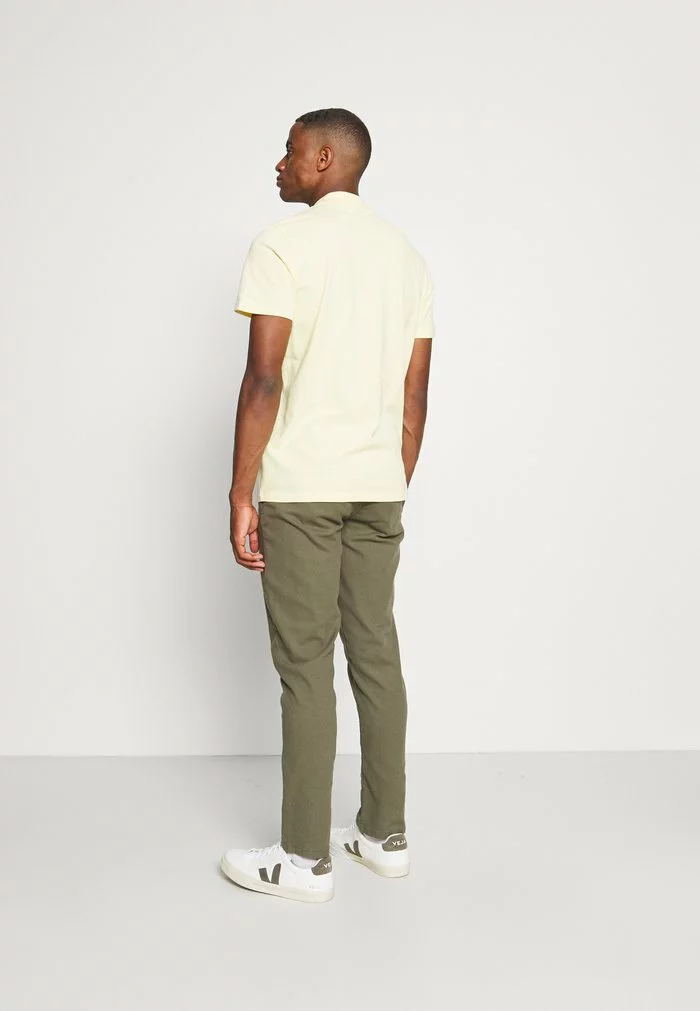 Selected Homme SLHSLIM CHESTER FLEX PANTS - Chino - Olive Night 3 Selected Homme SLHSLIM CHESTER FLEX PANTS - Chino - Olive Night – Image 3