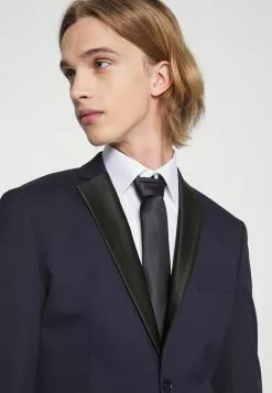 Selected Homme SLHSLIM DANELOGAN SUIT - Costume - Navy Blazer 15 Selected Homme SLHSLIM DANELOGAN SUIT - Costume - Navy Blazer -Selected Homme Soldes Boutique 28d71f9a76e34e799dcc587377292dda