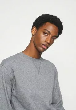 Selected Homme SLHJASON CREW NECK - Sweatshirt - Medium Grey Melange -Selected Homme Soldes Boutique 2e2b66c4c57a429b86d400f61c52c9c3