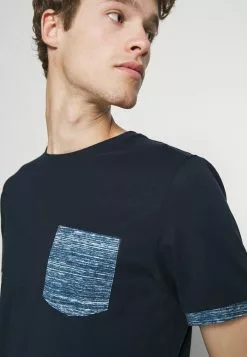 Selected Homme SLHREGADAO O NECK TEE - T-shirt Imprimé - Navy Blazer 10 Selected Homme SLHREGADAO O NECK TEE - T-shirt Imprimé - Navy Blazer -Selected Homme Soldes Boutique 316e9630a6324750969c061cecca0697