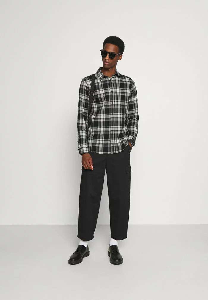 Selected Homme SLHSLIMTRENT SHIRT CHECK - Chemise - Black 2 Selected Homme SLHSLIMTRENT SHIRT CHECK - Chemise - Black – Image 2