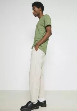 Selected Homme SLHMORGAN STRIPE O NECK TEE - T-shirt Basique - Vineyard Green/egret -Selected Homme Soldes Boutique 41e9209d5ffb463e97336c8e9a6e79cc