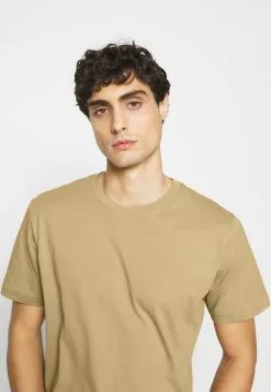 Selected Homme SLHNORMAN SS O-NECK S NOOS - T-shirt Basique - Kelp -Selected Homme Soldes Boutique 5a4143e87d454a96bd0becf647f29634