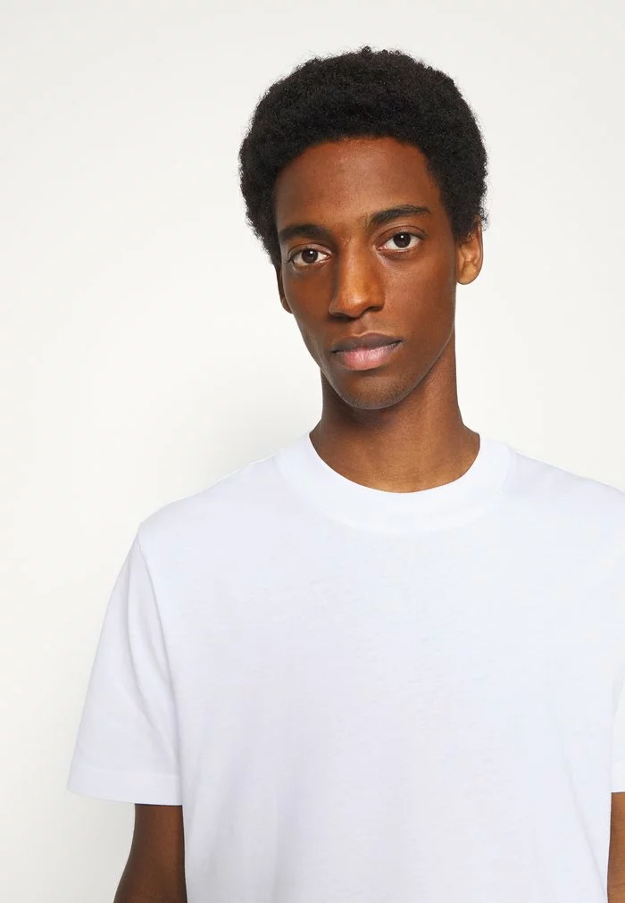 Selected Homme SLHRELAXCOLMAN O NECK - T-shirt Basique - Bright White 4 Selected Homme SLHRELAXCOLMAN O NECK - T-shirt Basique - Bright White – Image 4