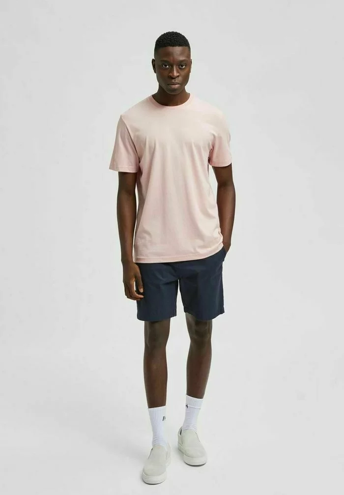 Selected Homme SLHNORMAN SS O-NECK S NOOS - T-shirt Basique - Silver Pink 2 Selected Homme SLHNORMAN SS O-NECK S NOOS - T-shirt Basique - Silver Pink – Image 2