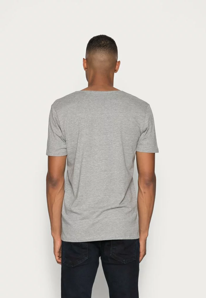 Selected Homme SLHLUKE O-NECK TEE - T-shirt Basique - Light Grey Melange 3 Selected Homme SLHLUKE O-NECK TEE - T-shirt Basique - Light Grey Melange – Image 3
