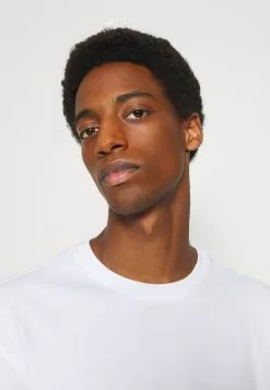 Selected Homme SLHLOOSEGILMAN O NECK TEE - T-shirt Basique - Bright White -Selected Homme Soldes Boutique 6f20042d79944864b577aaf2d1bb581f