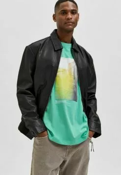 Selected Homme SLHLOOSEGUNTHER SS O-NECK - T-shirt Imprimé - Green Spruce -Selected Homme Soldes Boutique 72dec5d8baed4c21b617419832191fcf