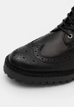 Selected Homme SLHRICKY BROGUE BOOT - Bottines à Lacets - Black 11 Selected Homme SLHRICKY BROGUE BOOT - Bottines à Lacets - Black -Selected Homme Soldes Boutique 806cf8ad910f45ae93e4847f01aad028