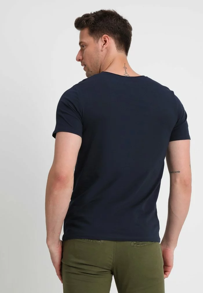 Selected Homme SLHLUKE O-NECK TEE - T-shirt Basique - Navy Blazer 3 Selected Homme SLHLUKE O-NECK TEE - T-shirt Basique - Navy Blazer – Image 3