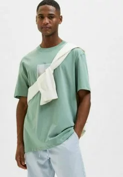Selected Homme SLHRELAXDENTON - T-shirt Imprimé - Granite Green -Selected Homme Soldes Boutique 81a687df4fea4875b6a99b3afd9a79e7