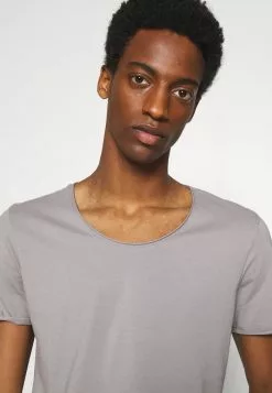 Selected Homme SLHNEWMERCE O NECK TEE 3PACK - T-shirt Basique - Navy Blazer/frost Gray/winetastin 13 Selected Homme SLHNEWMERCE O NECK TEE 3PACK - T-shirt Basique - Navy Blazer/frost Gray/winetastin -Selected Homme Soldes Boutique 86e8ebb7035549dbbbb2ab602c25c354