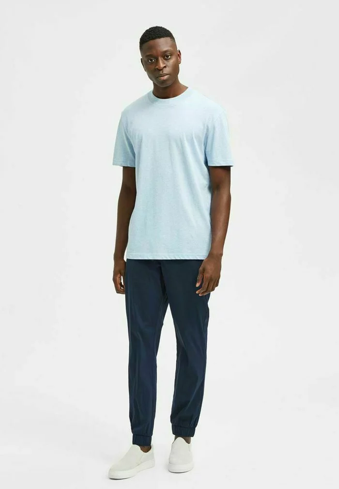 Selected Homme SLHRELAXCOLMAN O NECK - T-shirt Basique - Celestial Blue 2 Selected Homme SLHRELAXCOLMAN O NECK - T-shirt Basique - Celestial Blue – Image 2