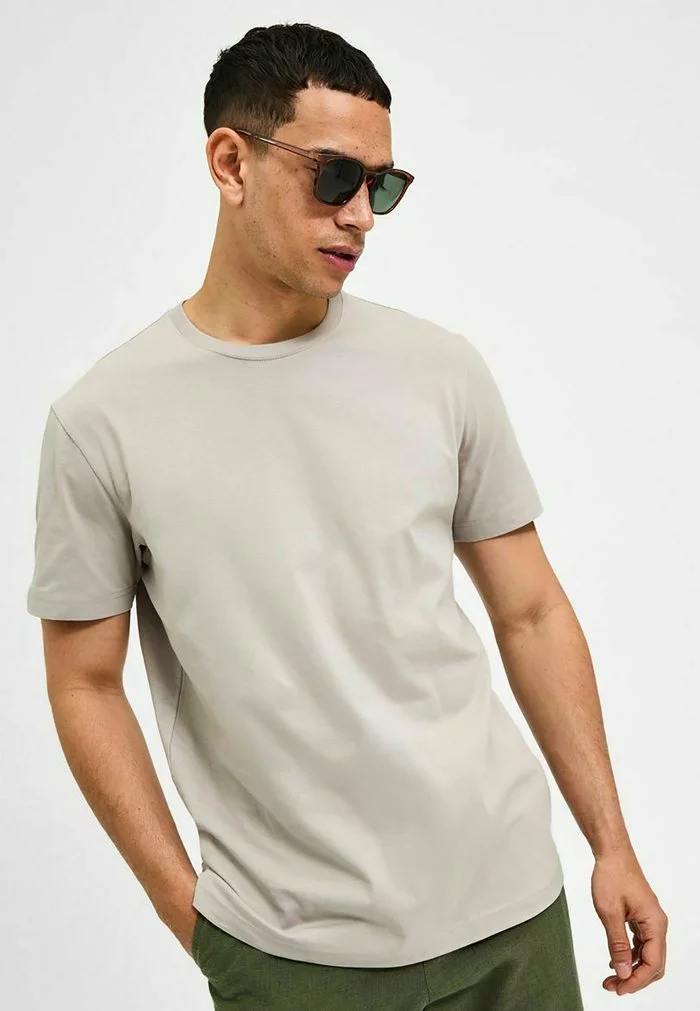 Selected Homme SLHNORMAN SS O-NECK S NOOS - T-shirt Basique - Flint Gray 5 Selected Homme SLHNORMAN SS O-NECK S NOOS - T-shirt Basique - Flint Gray – Image 5