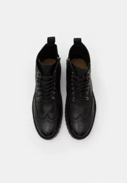 Selected Homme SLHRICKY BROGUE BOOT - Bottines à Lacets - Black 9 Selected Homme SLHRICKY BROGUE BOOT - Bottines à Lacets - Black -Selected Homme Soldes Boutique 98f12a13b0de4ed9904d03e0dcba7ba0