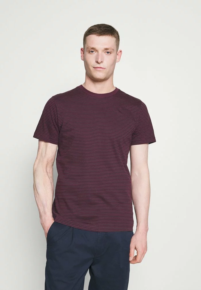 Selected Homme SLHNORMAN - T-shirt Imprimé - Winetasting/black 1 Selected Homme SLHNORMAN - T-shirt Imprimé - Winetasting/black