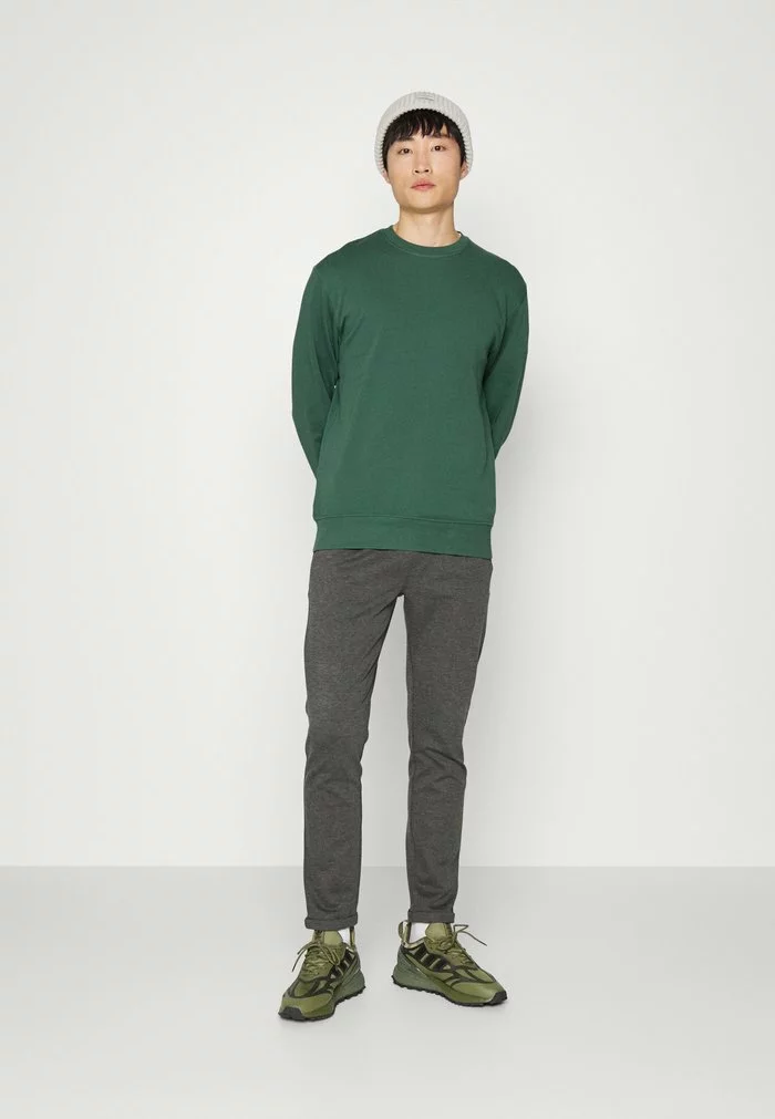 Selected Homme CALEB CREW NECK 2 PACK - Sweatshirt - Navy/trekking Green 1 Selected Homme CALEB CREW NECK 2 PACK - Sweatshirt - Navy/trekking Green