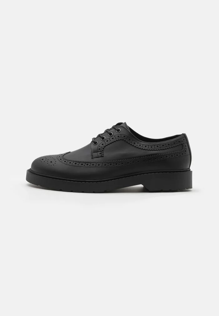 Selected Homme SLHTIM BROGUE SHOE CLEAN - Derbies - Black 1 Selected Homme SLHTIM BROGUE SHOE CLEAN - Derbies - Black