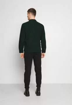 Selected Homme SLHLOOSEKODY SOLID - Chemise - Scarab 8 Selected Homme SLHLOOSEKODY SOLID - Chemise - Scarab -Selected Homme Soldes Boutique af378f8a784245b6a57864c31ac7342f