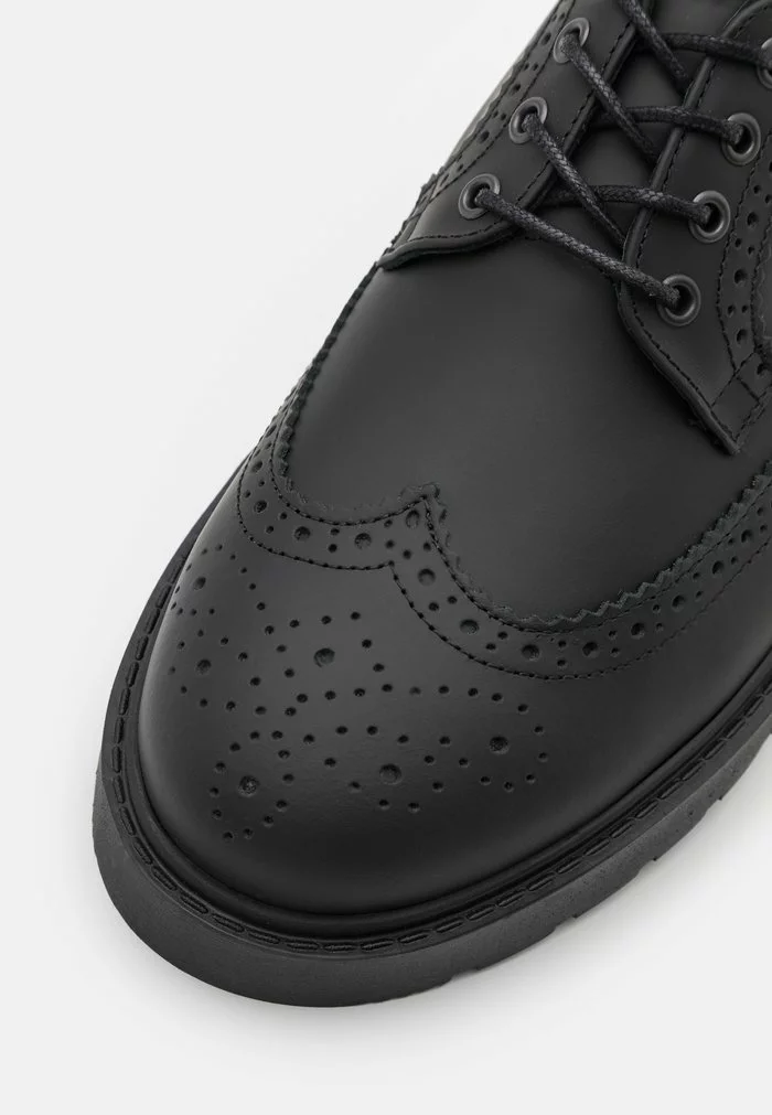 Selected Homme SLHTIM BROGUE SHOE CLEAN - Derbies - Black 6 Selected Homme SLHTIM BROGUE SHOE CLEAN - Derbies - Black – Image 6