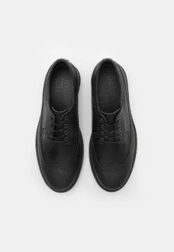 Selected Homme SLHTIM BROGUE SHOE CLEAN - Derbies - Black 9 Selected Homme SLHTIM BROGUE SHOE CLEAN - Derbies - Black -Selected Homme Soldes Boutique c1a812fb0e794b3297dd6094352e3778