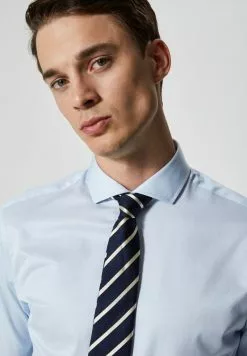 Selected Homme PELLE - Chemise Classique - Light Blue 8 Selected Homme PELLE - Chemise Classique - Light Blue -Selected Homme Soldes Boutique ce371b9de0e1430b9a3c15ee4073d191