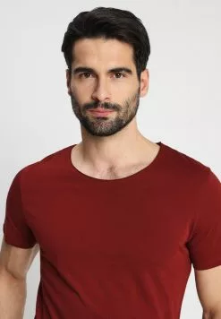 Selected Homme SLHLUKE O-NECK TEE - T-shirt Basique - Syrah -Selected Homme Soldes Boutique d23bd5dba6e34b44ae95c46a075a6621