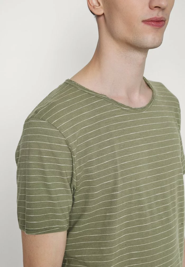 Selected Homme SLHMORGAN STRIPE O NECK TEE - T-shirt Basique - Deep Lichen Green/egret 5 Selected Homme SLHMORGAN STRIPE O NECK TEE - T-shirt Basique - Deep Lichen Green/egret – Image 5