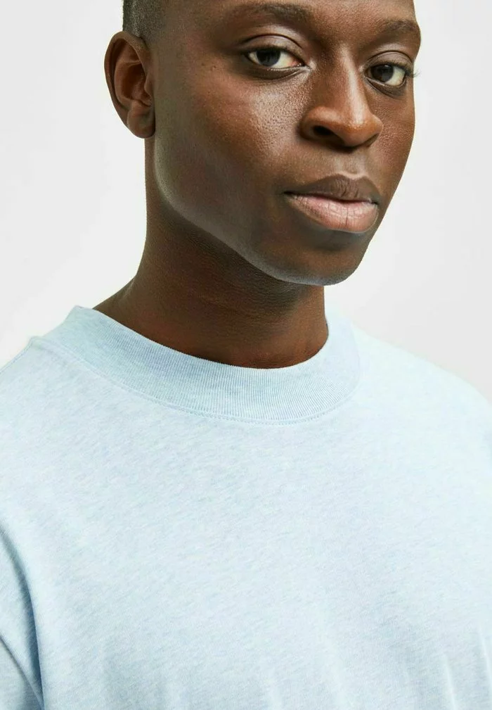 Selected Homme SLHRELAXCOLMAN O NECK - T-shirt Basique - Celestial Blue 3 Selected Homme SLHRELAXCOLMAN O NECK - T-shirt Basique - Celestial Blue – Image 3