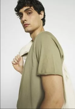 Selected Homme SLHWYATT O NECK TEE - T-shirt Basique - Aloe -Selected Homme Soldes Boutique dc9ed02665b245c881930ec7ae6138bc