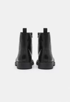 Selected Homme SLHTIM LACE-UP BOOT - Bottines à Lacets - Black -Selected Homme Soldes Boutique ec67e682f92942debd11ac2067c52cc5