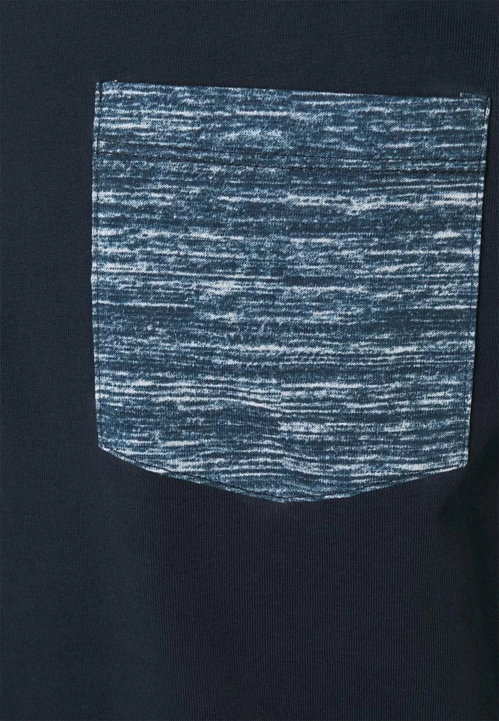 Selected Homme SLHREGADAO O NECK TEE - T-shirt Imprimé - Navy Blazer 6 Selected Homme SLHREGADAO O NECK TEE - T-shirt Imprimé - Navy Blazer – Image 6