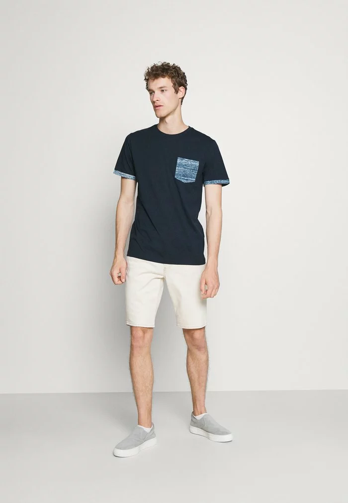 Selected Homme SLHREGADAO O NECK TEE - T-shirt Imprimé - Navy Blazer 2 Selected Homme SLHREGADAO O NECK TEE - T-shirt Imprimé - Navy Blazer – Image 2