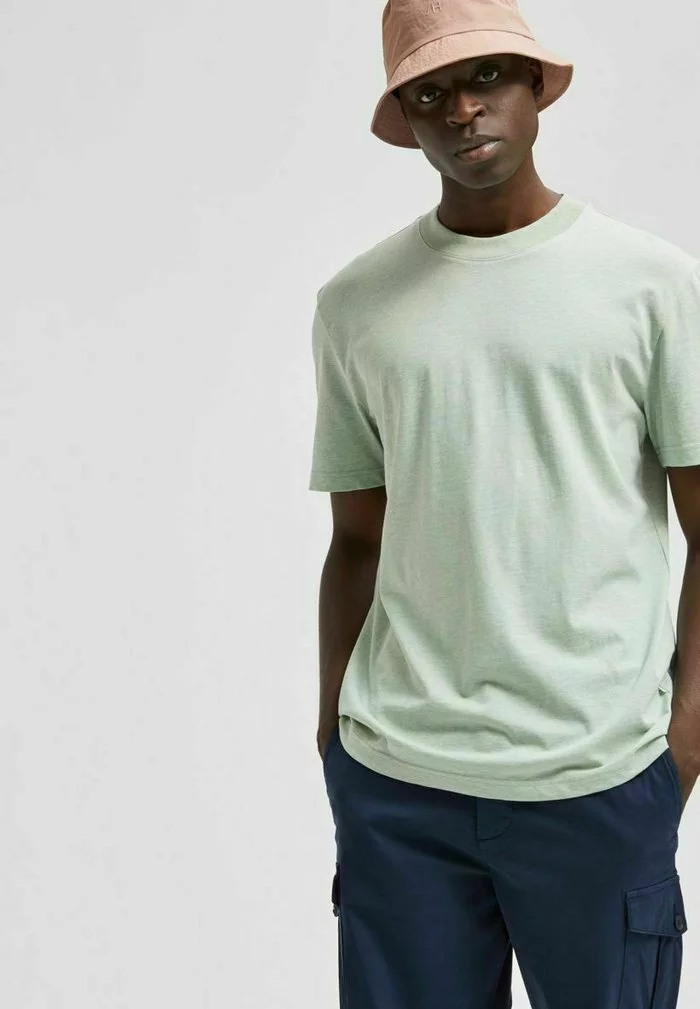 Selected Homme SLHRELAXCOLMAN O NECK - T-shirt Basique - Desert Sage 5 Selected Homme SLHRELAXCOLMAN O NECK - T-shirt Basique - Desert Sage – Image 5